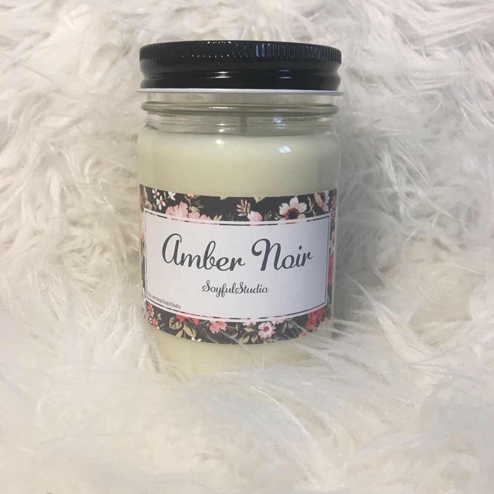 Amber Noir scented candle